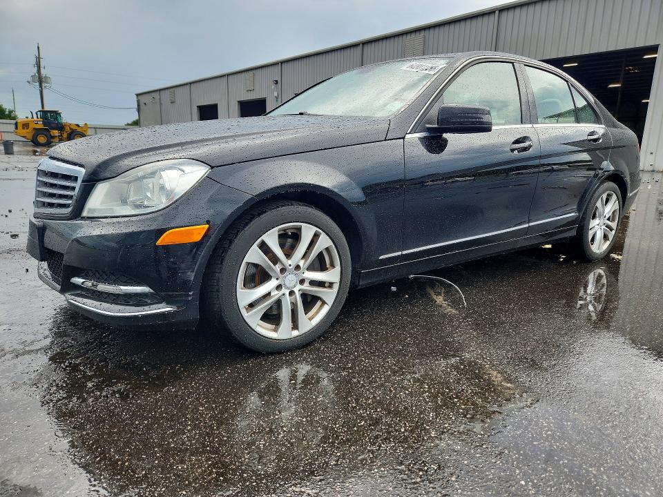 Продажа на аукционе авто 2014 Mercedes-benz C, vin: WDDGF8ABXER310001, номер лота: 64801256