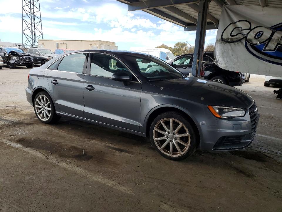 66996556 :رقم المزاد ، WAUBFGFF6F1093229 vin ، 2015 Audi A3 مزاد بيع