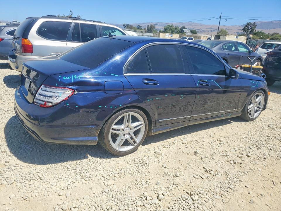 Продажа на аукционе авто 2013 Mercedes-benz C, vin: WDDGF4HB6DA773149, номер лота: 63524316