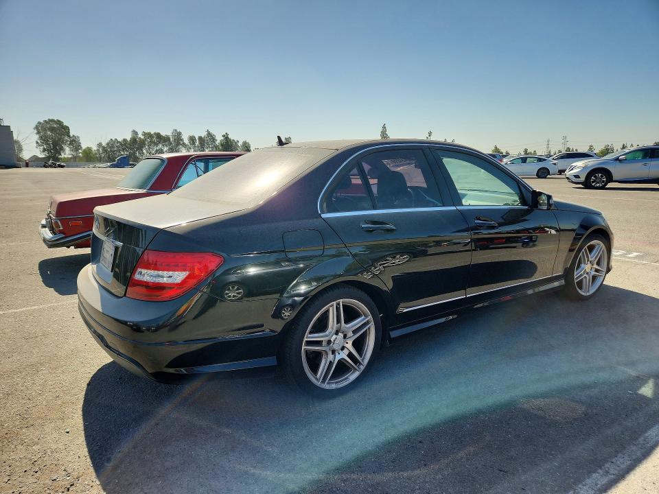 2013 Mercedes-benz C მანქანა იყიდება აუქციონზე, vin: WDDGF4HB3DR257896, აუქციონის ნომერი: 63434216