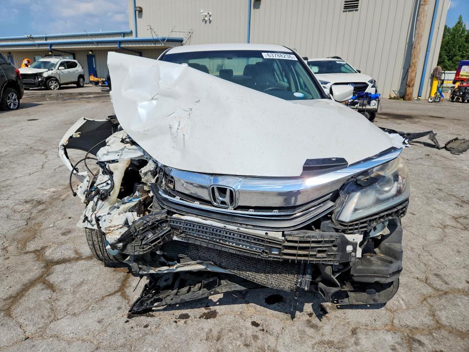 2017 Honda Accord მანქანა იყიდება აუქციონზე, vin: 1HGCR2F33HA060135, აუქციონის ნომერი: 63788236