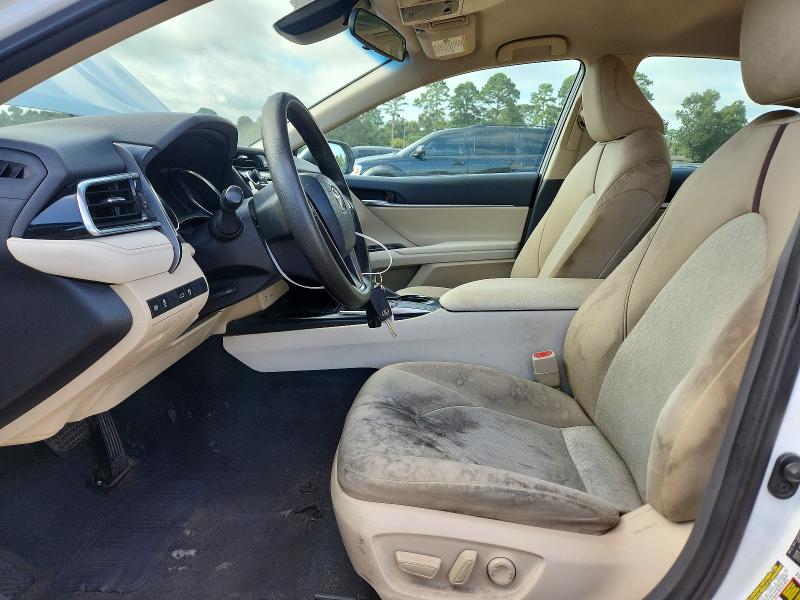 64480216 :رقم المزاد ، 4T1B11HK4JU095427 vin ، 2018 Toyota Camry مزاد بيع
