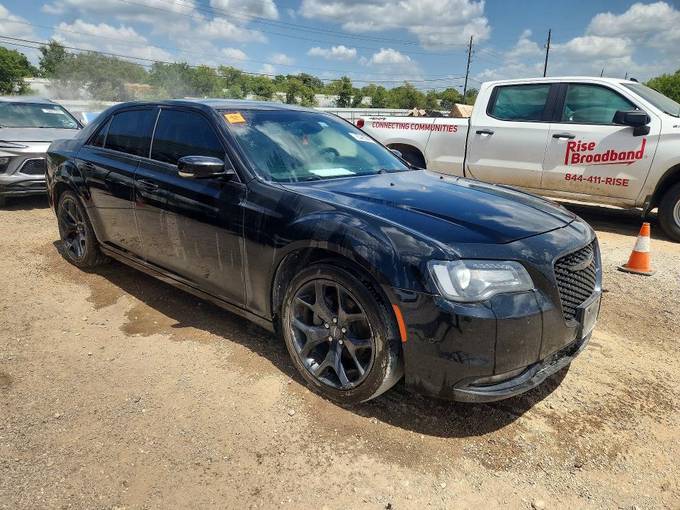 65495476 :رقم المزاد ، 2C3CCABG6MH595771 vin ، 2021 Chrysler 300 مزاد بيع