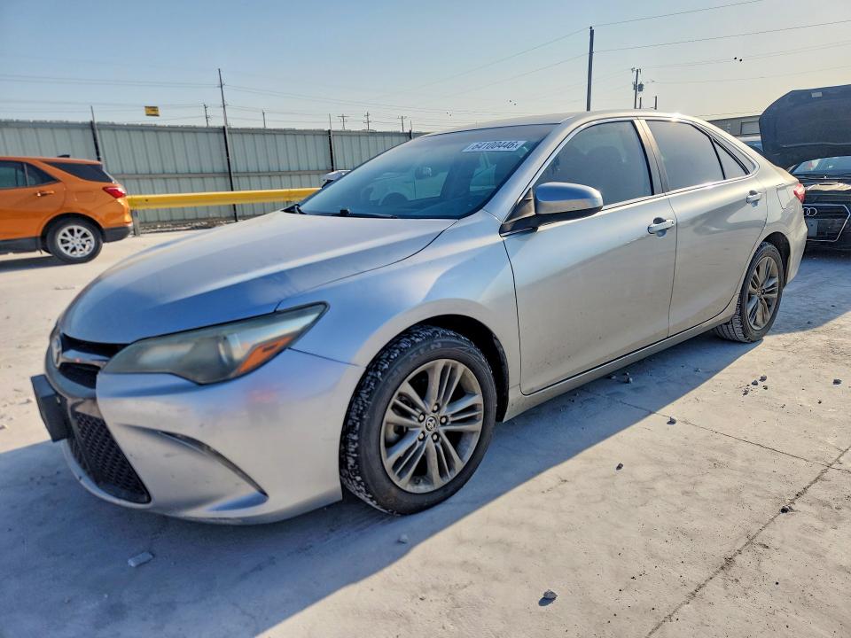 64100446 :رقم المزاد ، 4T1BF1FK7FU059209 vin ، 2015 Toyota Camry مزاد بيع