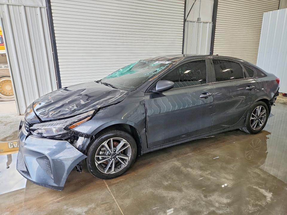 63188576 :رقم المزاد ، 3KPF24ADXRE739927 vin ، 2024 Kia Forte مزاد بيع