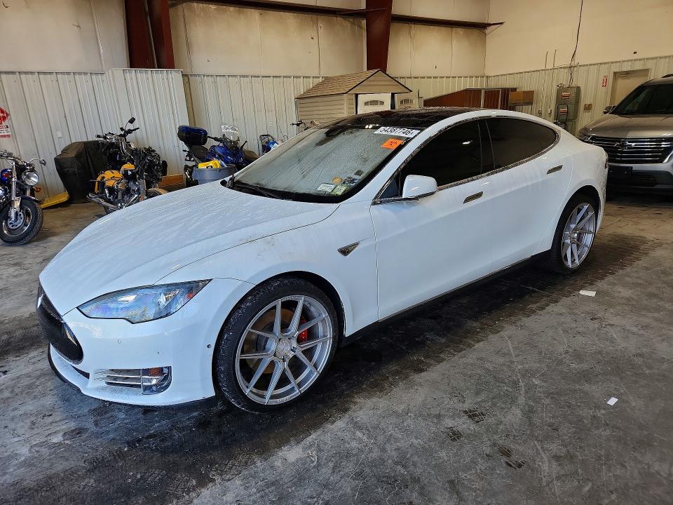 64387746 :رقم المزاد ، 5YJSA1E4XGF131505 vin ، 2016 Tesla Model S مزاد بيع