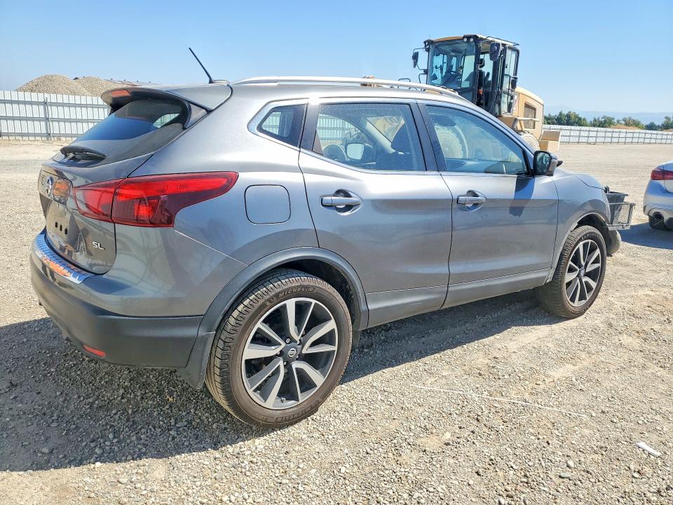 64466116 :رقم المزاد ، JN1BJ1CP8JW182200 vin ، 2018 Nissan Rogue Sport مزاد بيع