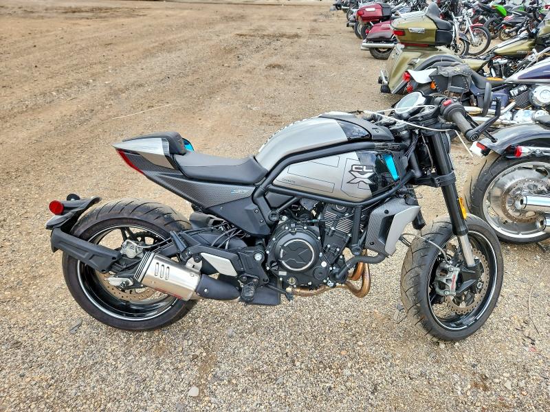 64749786 :رقم المزاد ، LCEPEWL13N6004801 vin ، 2022 Cf Moto 700 مزاد بيع