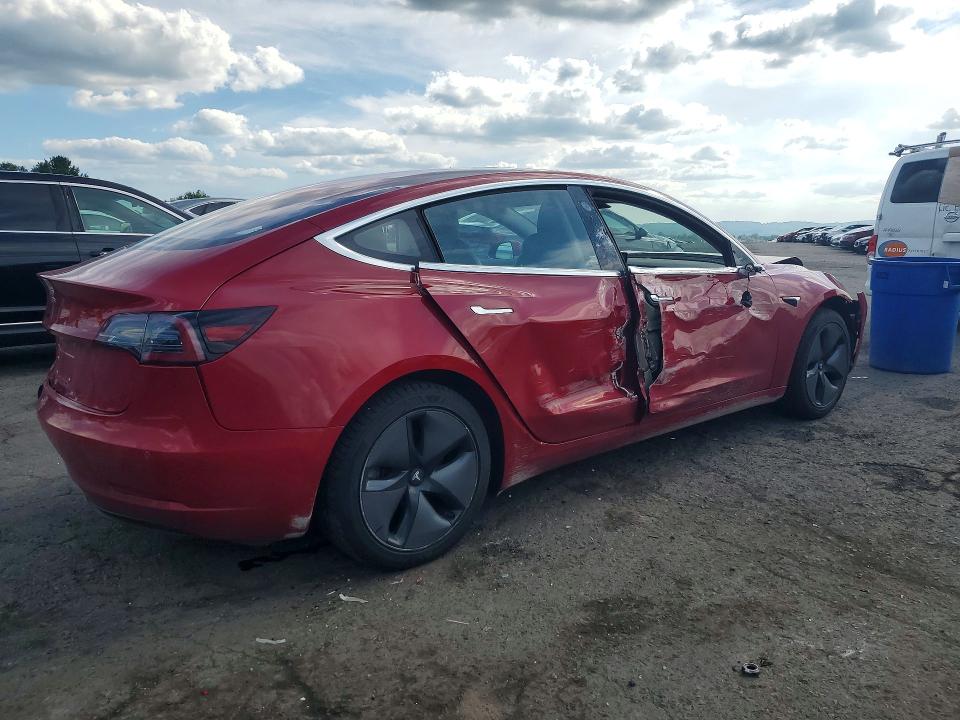 66190436 :رقم المزاد ، 5YJ3E1EAXJF027571 vin ، 2018 Tesla Model 3 مزاد بيع