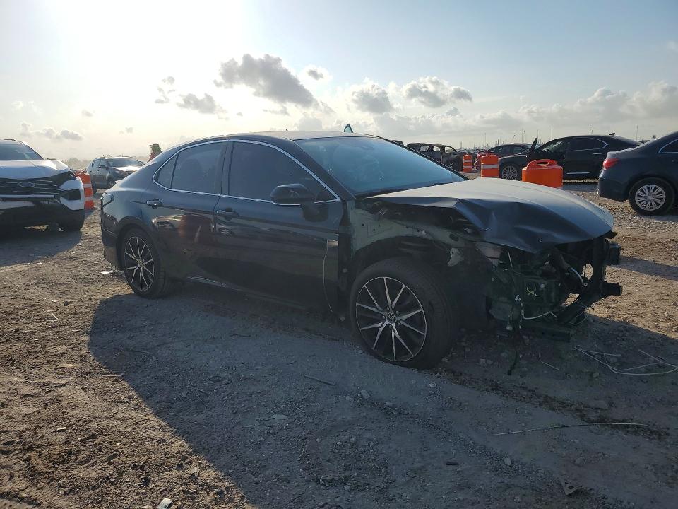66557946 :رقم المزاد ، 4T1T11AK5MU424803 vin ، 2021 Toyota Camry مزاد بيع