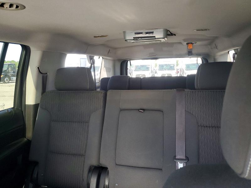 65374116 :رقم المزاد ، 1GNSCHEC9FR585125 vin ، 2015 Chevrolet Suburban مزاد بيع