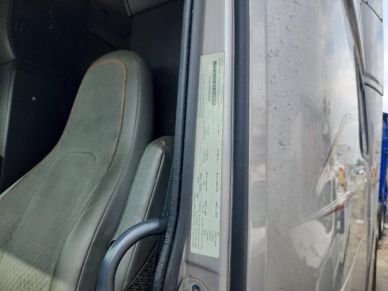 66579486 :رقم المزاد ، 4V4NC9EHXFN180314 vin ، 2015 Volvo Vn مزاد بيع