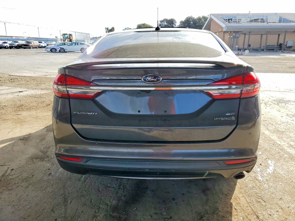 64574726 :رقم المزاد ، 3FA6P0LU1JR128517 vin ، 2018 Ford Fusion مزاد بيع