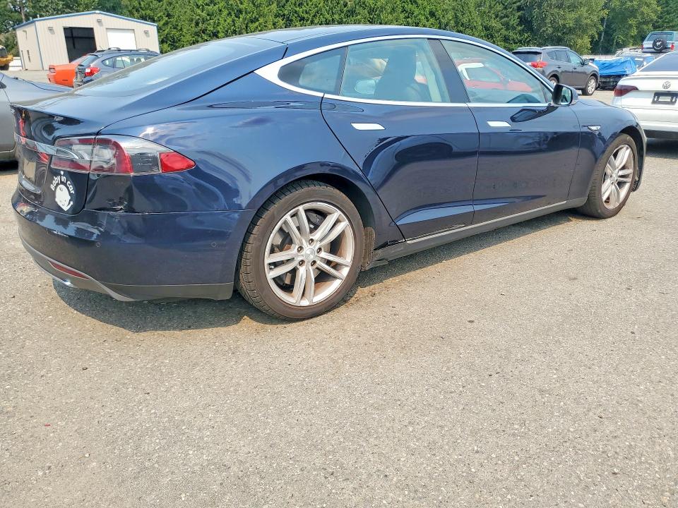 2015 Tesla Model S მანქანა იყიდება აუქციონზე, vin: 5YJSA1S11FF080744, აუქციონის ნომერი: 64619916