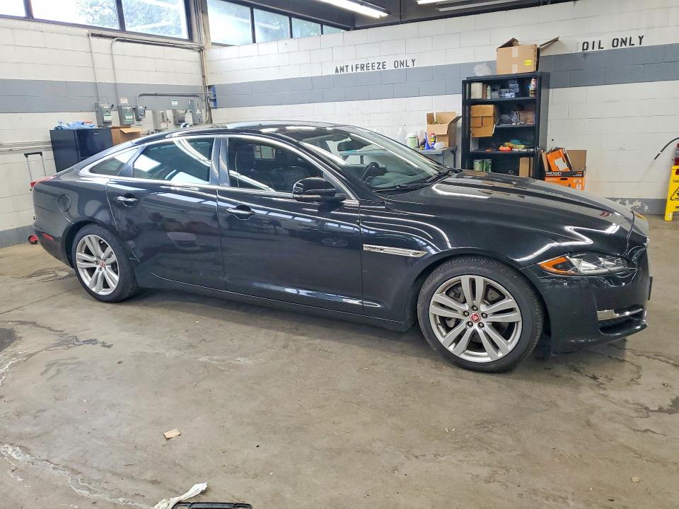 2016 Jaguar Xjl მანქანა იყიდება აუქციონზე, vin: SAJWJ2GD0G8V96171, აუქციონის ნომერი: 63910326