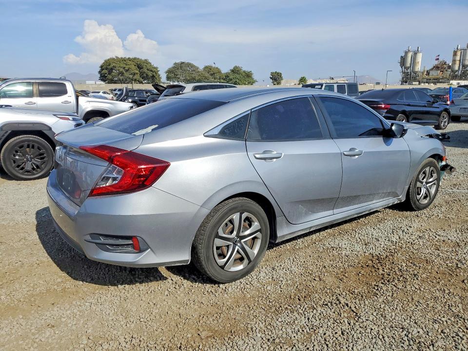 63913396 :رقم المزاد ، 2HGFC2F57JH543795 vin ، 2018 Honda Civic مزاد بيع