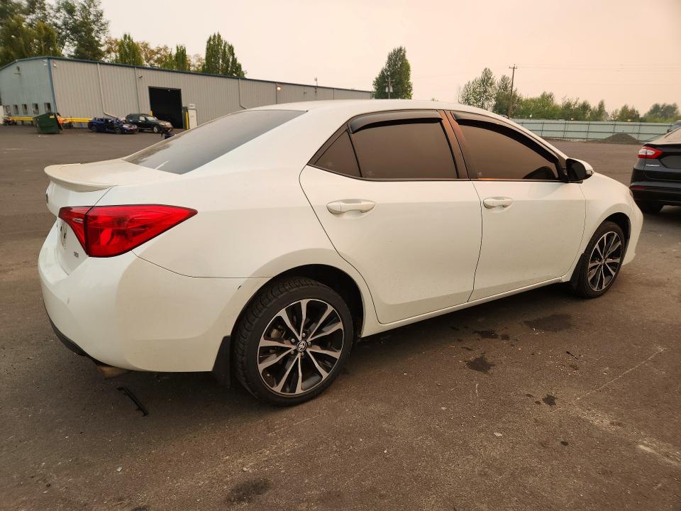 62481756 :رقم المزاد ، 5YFBURHE3HP613359 vin ، 2017 Toyota Corolla مزاد بيع