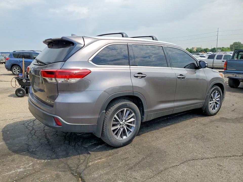 2019 Toyota Highlander მანქანა იყიდება აუქციონზე, vin: 5TDJZRFH1KS713176, აუქციონის ნომერი: 64258506