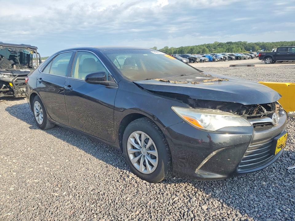 64946246 :رقم المزاد ، 4T4BF1FK2FR448717 vin ، 2015 Toyota Camry مزاد بيع