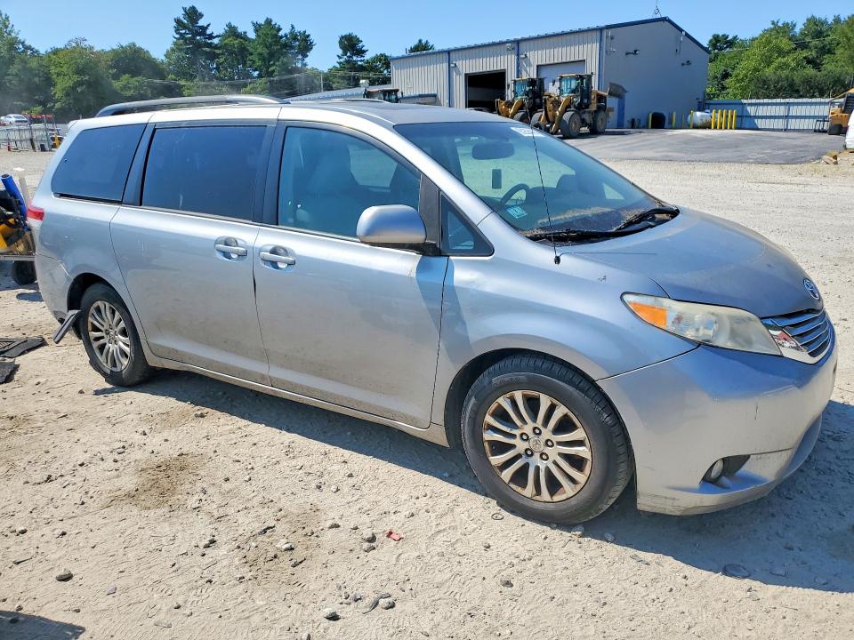 65259446 :رقم المزاد ، 5TDYK3DC6BS059685 vin ، 2011 Toyota Sienna مزاد بيع