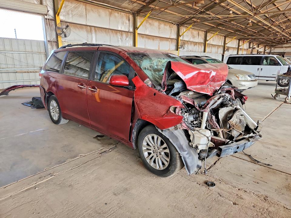 63913386 :رقم المزاد ، 5TDYK3DC8DS393672 vin ، 2013 Toyota Sienna مزاد بيع