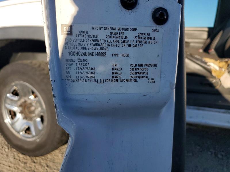 65799976 :رقم المزاد ، 1GCHC24U04E140092 vin ، 2004 Chevrolet Silverado مزاد بيع