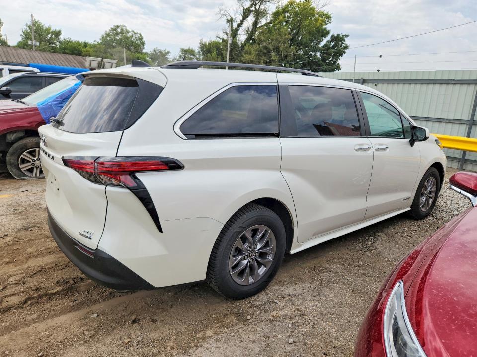 Продаж на аукціоні авто 2021 Toyota Sienna, vin: 5TDJRKEC2MS016986, номер лоту: 63370356