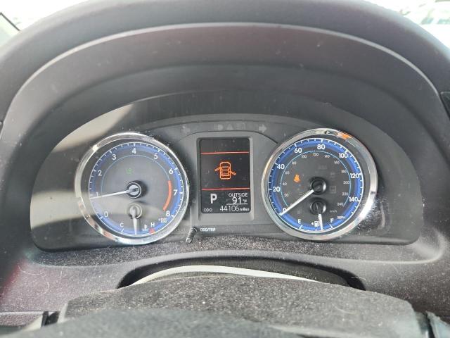 64639156 :رقم المزاد ، 5YFBURHE9JP795283 vin ، 2018 Toyota Corolla مزاد بيع