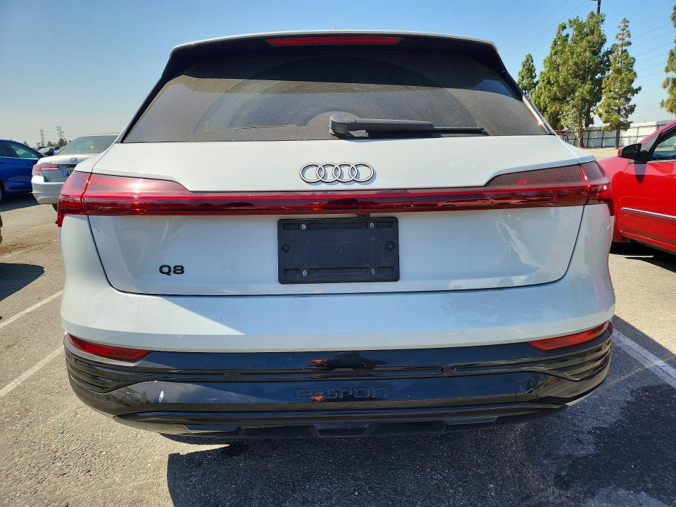 63729166 :رقم المزاد ، WA14AAGE8RB027657 vin ، 2024 Audi Q8 E-tron مزاد بيع