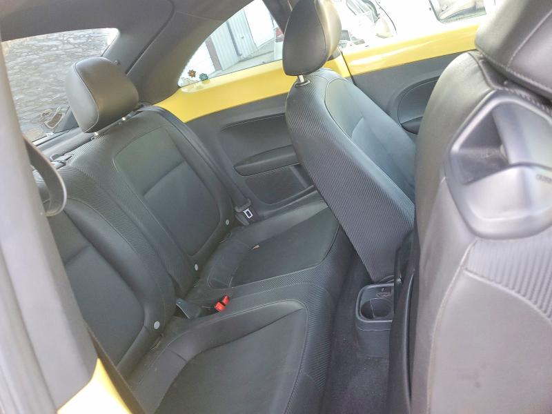 64114266 :رقم المزاد ، 3VWJL7AT8DM685474 vin ، 2013 Volkswagen Beetle مزاد بيع