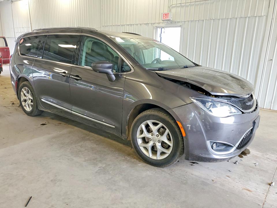 63586626 :رقم المزاد ، 2C4RC1EG5HR623657 vin ، 2017 Chrysler Pacifica مزاد بيع