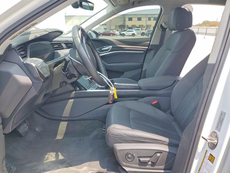 63642546 :رقم المزاد ، WA1AAAGEXNB007777 vin ، 2022 Audi E-tron مزاد بيع