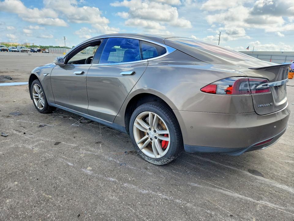 67109276 :رقم المزاد ، 5YJSA1H45FF089187 vin ، 2015 Tesla Model S مزاد بيع