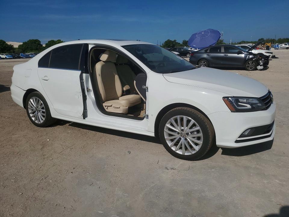 64257376 :رقم المزاد ، 3VWL07AJ5GM261724 vin ، 2016 Volkswagen Jetta مزاد بيع