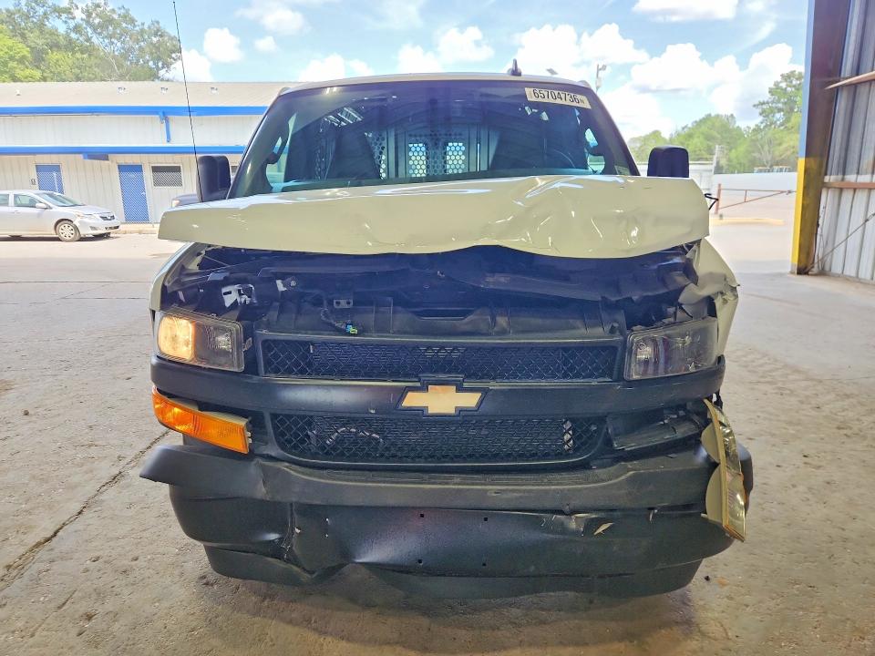 65704736 :رقم المزاد ، 1GCWGAF74S1115326 vin ، 2025 Chevrolet Express مزاد بيع