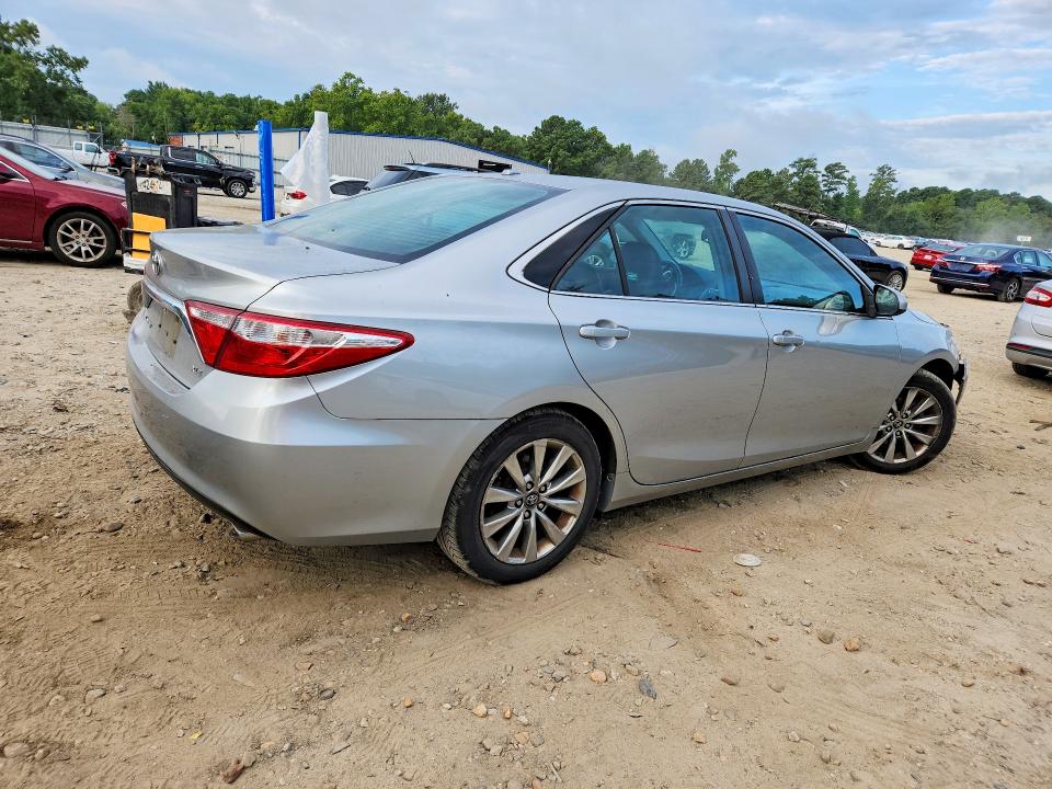 66693246 :رقم المزاد ، 4T1BK1FK8GU030752 vin ، 2016 Toyota Camry مزاد بيع