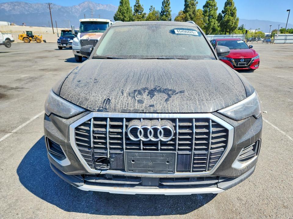 65496826 :رقم المزاد ، WA1AUCF3XM1132169 vin ، 2021 Audi Q3 مزاد بيع