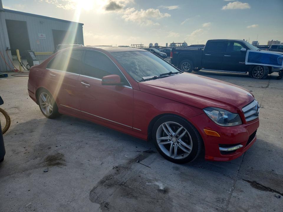 2013 Mercedes-benz C მანქანა იყიდება აუქციონზე, vin: WDDGF4HBXDR252033, აუქციონის ნომერი: 66071736