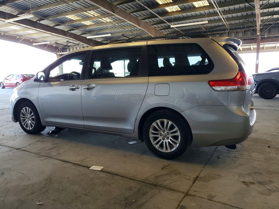 2011 Toyota Sienna მანქანა იყიდება აუქციონზე, vin: 5TDYK3DC7BS173842, აუქციონის ნომერი: 65679196
