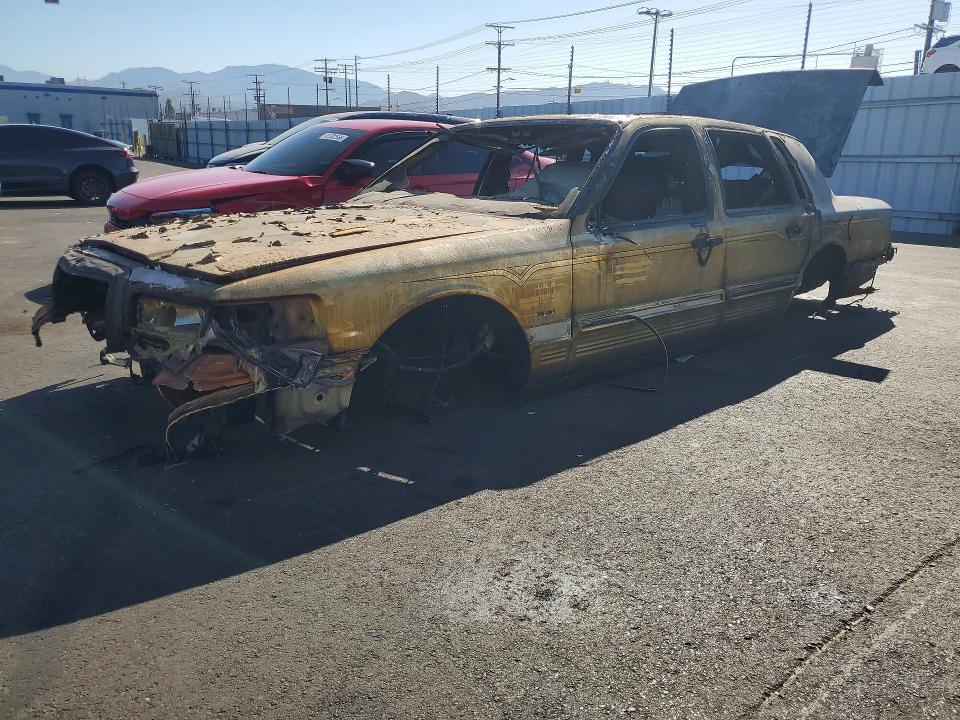 Продажа на аукционе авто 1997 Lincoln Town Car, vin: 1LNLM83W0VY739227, номер лота: 63524906