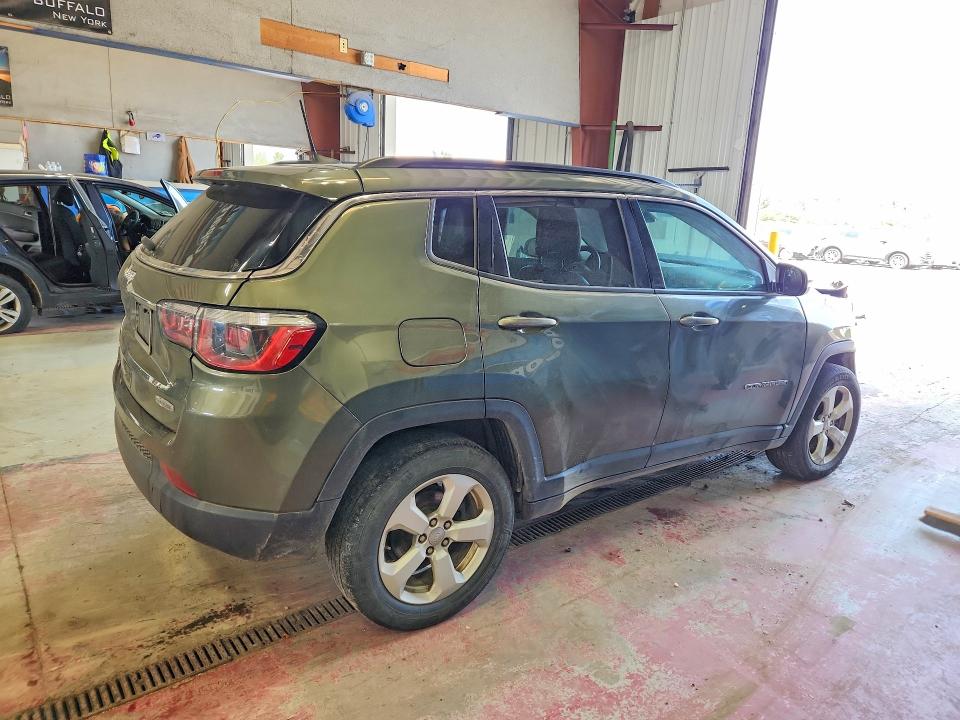 64388646 :رقم المزاد ، 3C4NJDBB1JT479915 vin ، 2018 Jeep Compass مزاد بيع