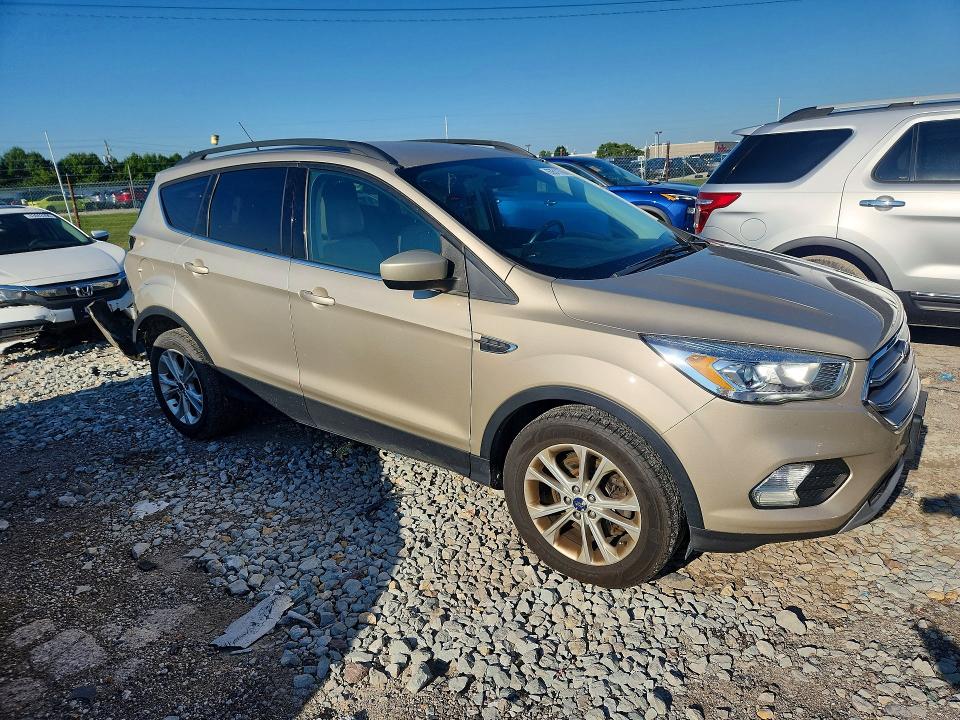 63511766 :رقم المزاد ، 1FMCU9GD0HUA62528 vin ، 2017 Ford Escape مزاد بيع