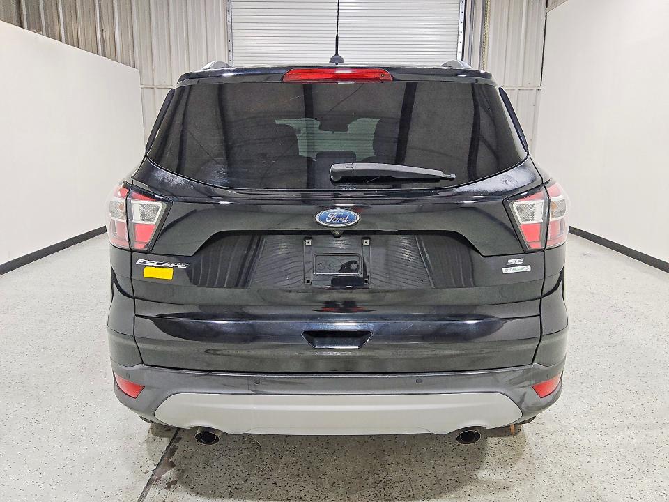 63405226 :رقم المزاد ، 1FMCU0GD6HUC07373 vin ، 2017 Ford Escape مزاد بيع