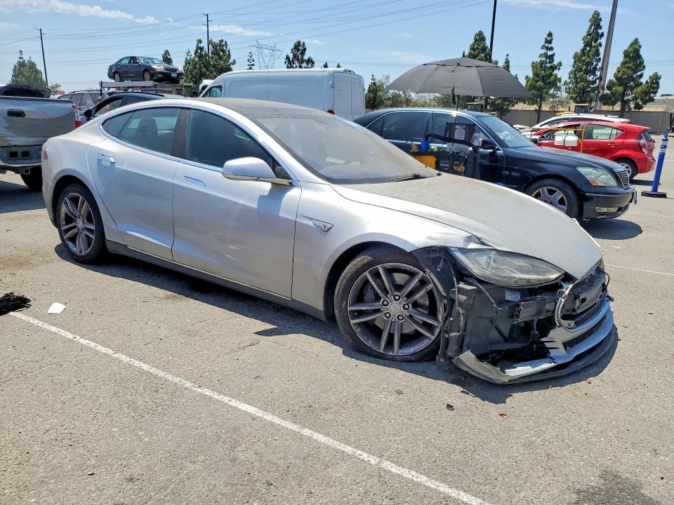 63621996 :رقم المزاد ، 5YJSA1E28FF117373 vin ، 2015 Tesla Model S مزاد بيع