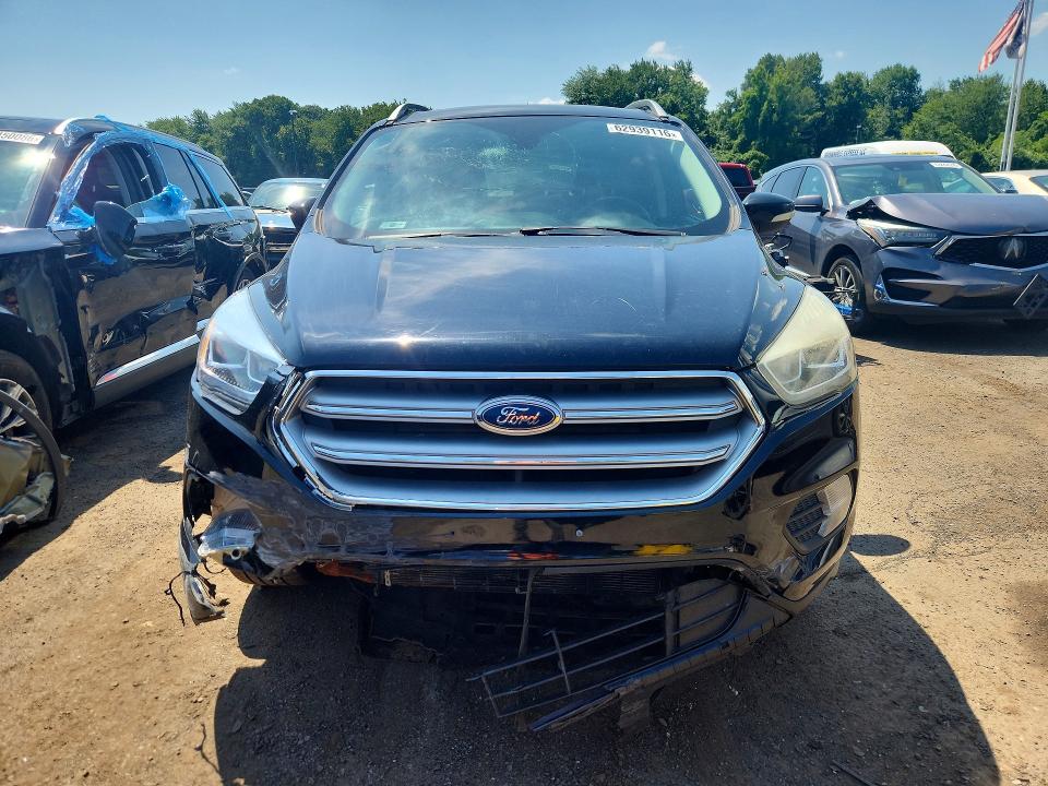 62939116 :رقم المزاد ، 1FMCU9JD7HUE62613 vin ، 2017 Ford Escape مزاد بيع