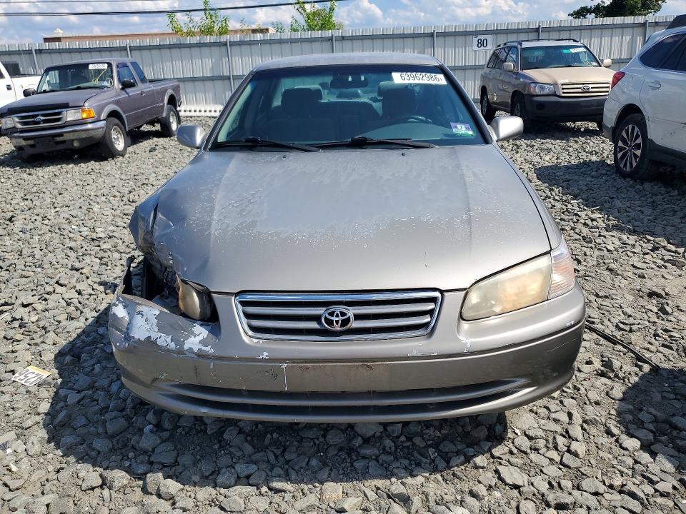 63962986 :رقم المزاد ، JT2BG22KX10546281 vin ، 2001 Toyota Camry مزاد بيع