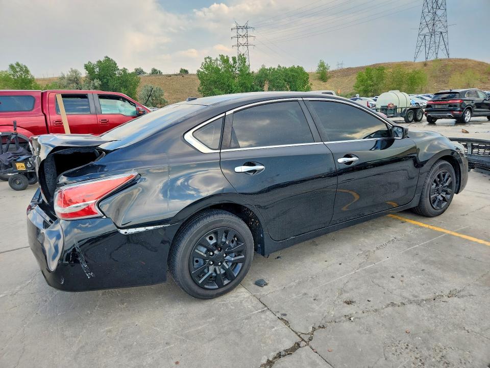 2015 Nissan Altima მანქანა იყიდება აუქციონზე, vin: 1N4AL3AP9FC427327, აუქციონის ნომერი: 63671496