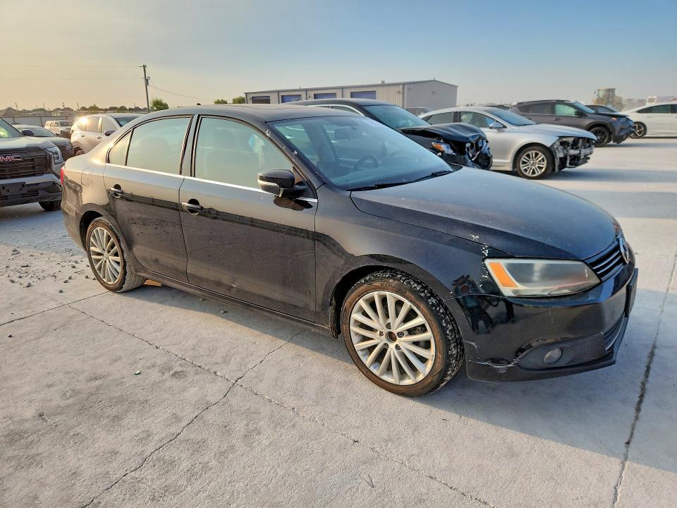 2014 Volkswagen Jetta მანქანა იყიდება აუქციონზე, vin: 3VWLL7AJ4EM273996, აუქციონის ნომერი: 63527026