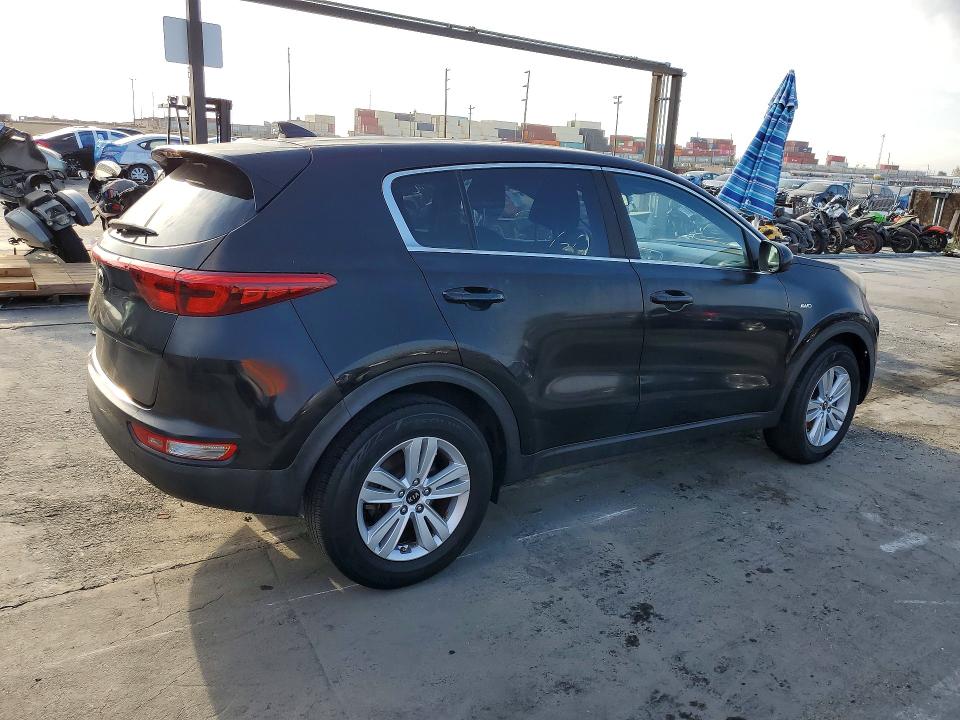 65008646 :رقم المزاد ، KNDPMCAC2H7185197 vin ، 2017 Kia Sportage مزاد بيع