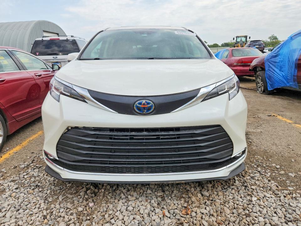Продаж на аукціоні авто 2021 Toyota Sienna, vin: 5TDJRKEC2MS016986, номер лоту: 63370356